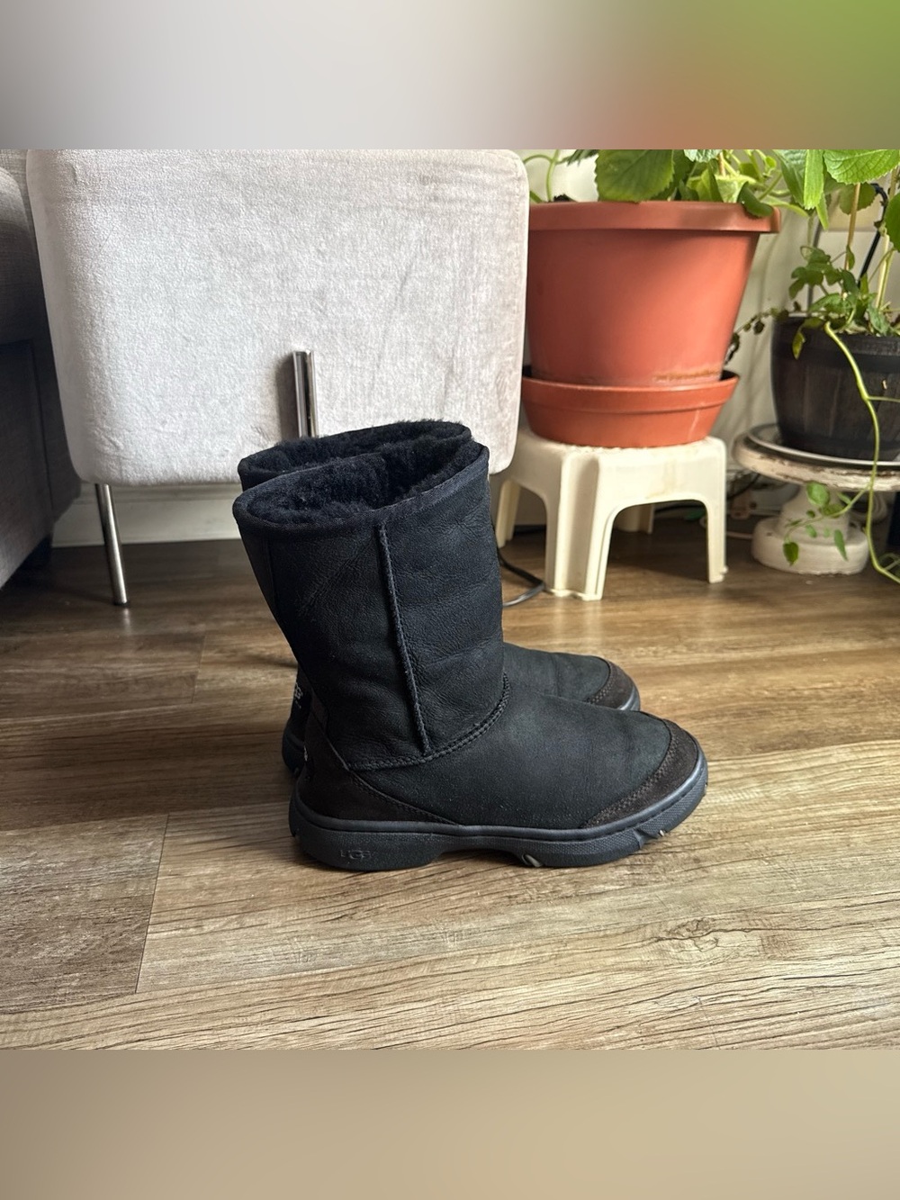 UGG Australia ultimate short Black sheepskin Mid-Calf winter Boots womens size 7